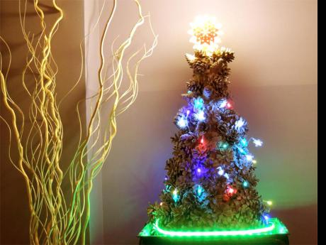 பைன் கோன் நத்தார் மரம் பைன் கோன் நத்தார் மரம்